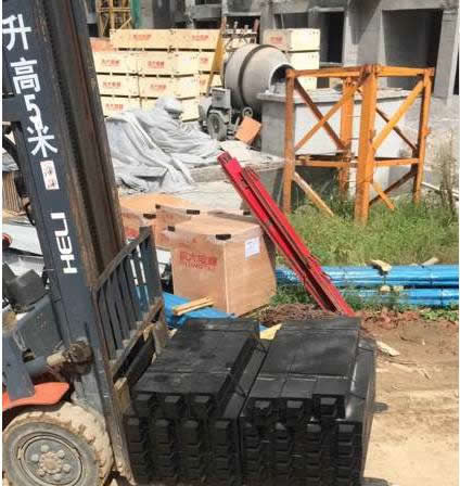 叉车卸对重铁