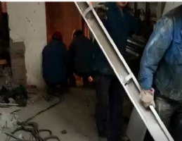 进场安装电梯中...