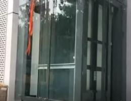 观光电梯安装玻璃