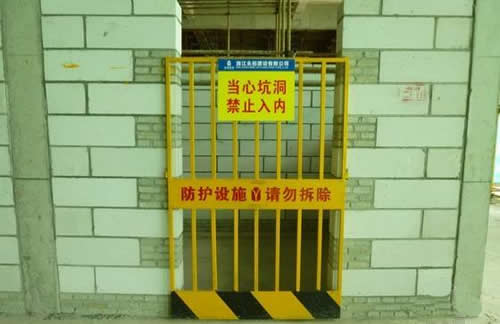 电梯现场围护