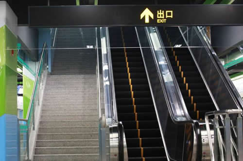 地铁自动扶梯