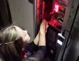 干电梯这么多年终于收到了女徒弟
