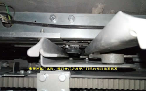 电梯门刀与厅门门球