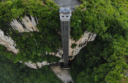 织金大峡谷观光电梯
