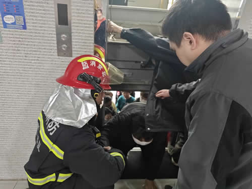 电梯消防迫降